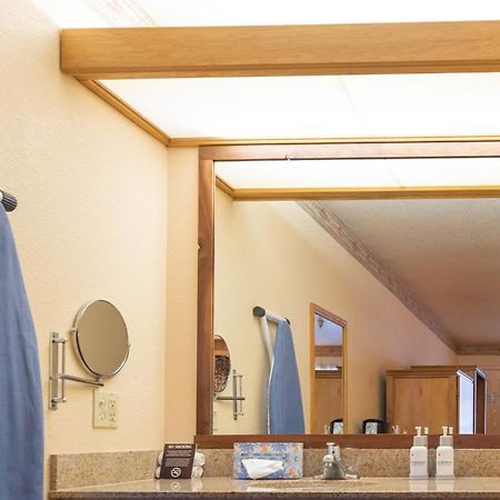 The Redwood Riverwalk, A Boutique Hotel Fortuna Exterior photo
