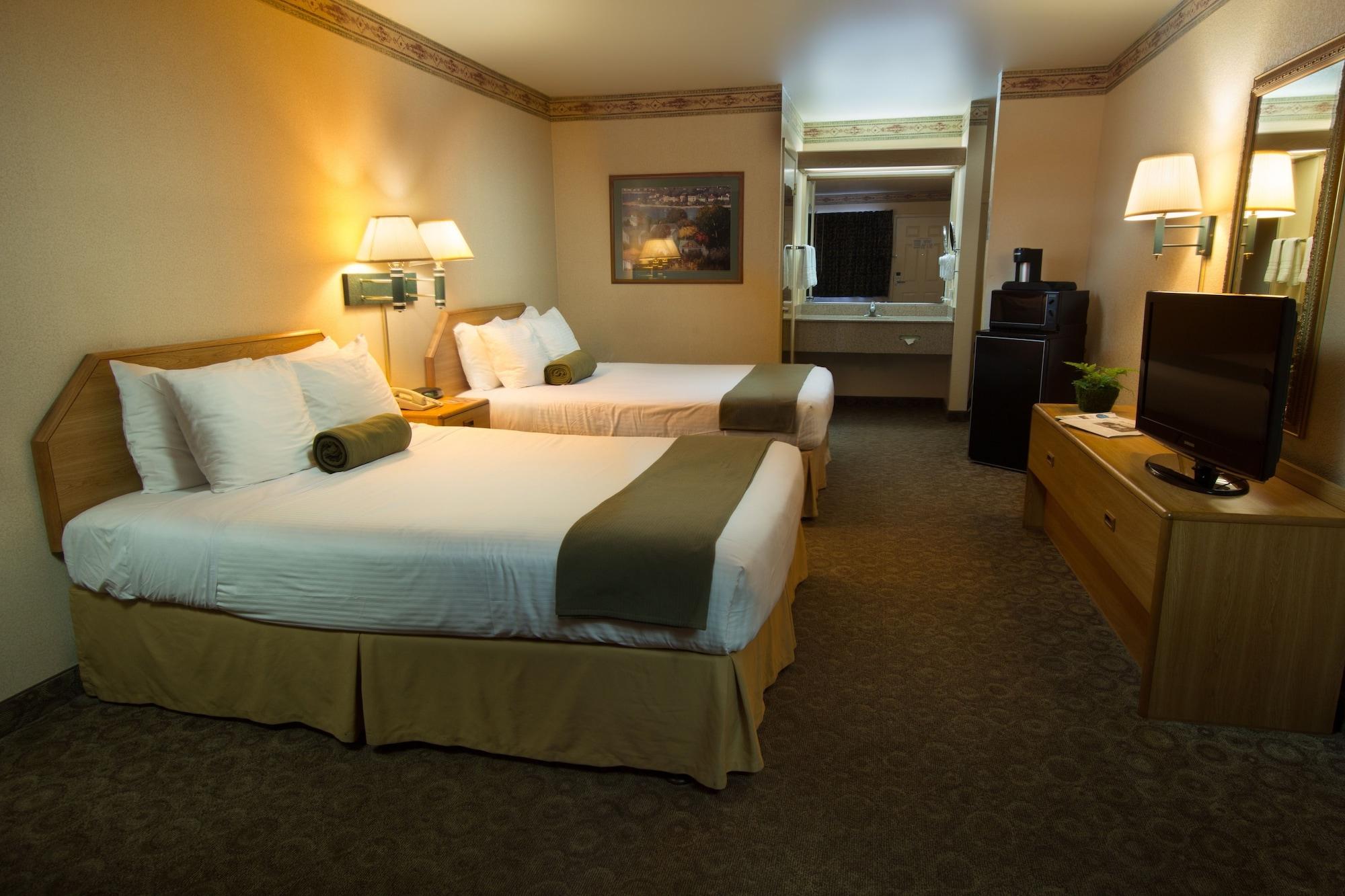The Redwood Riverwalk, A Boutique Hotel Fortuna Exterior photo