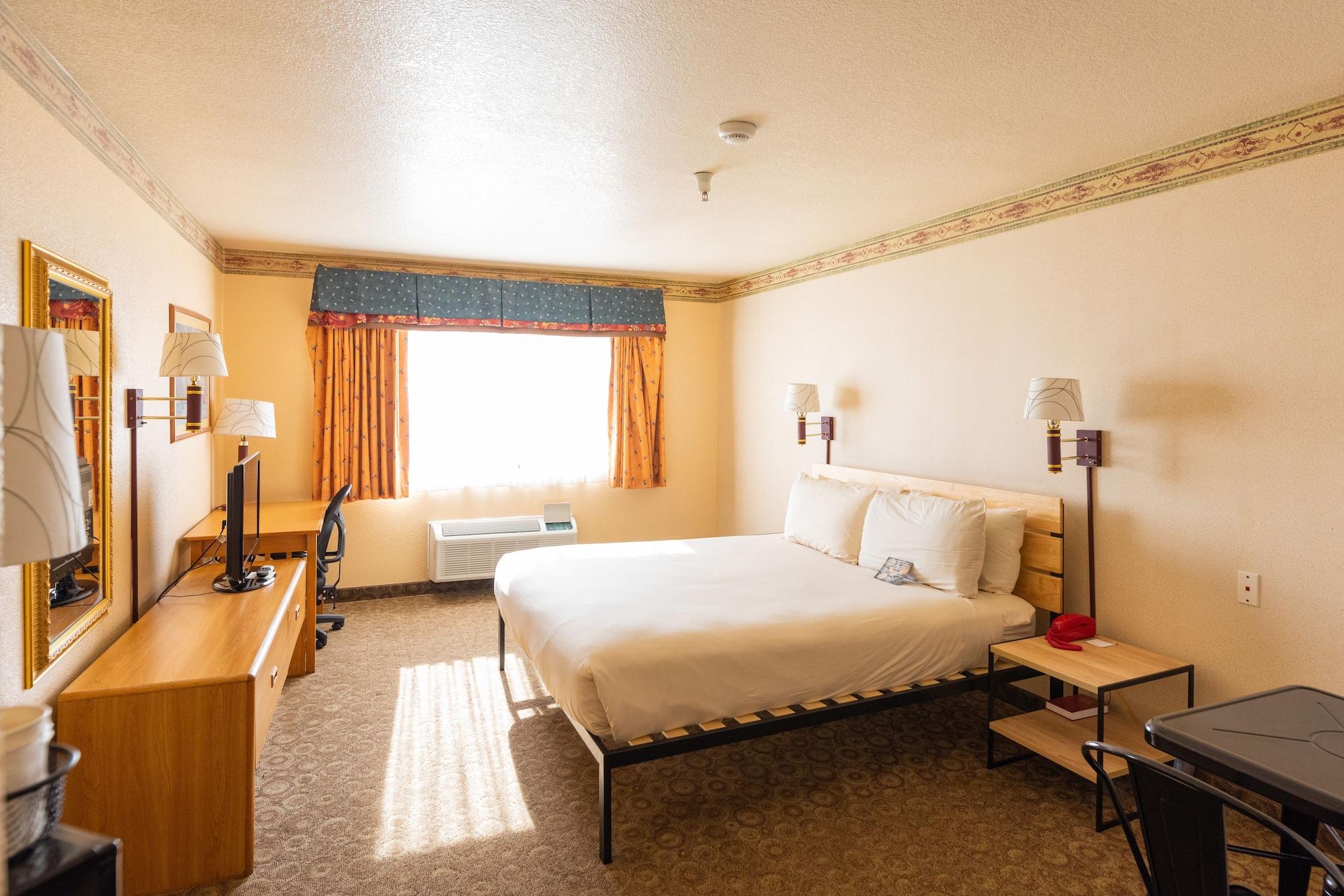 The Redwood Riverwalk, A Boutique Hotel Fortuna Exterior photo