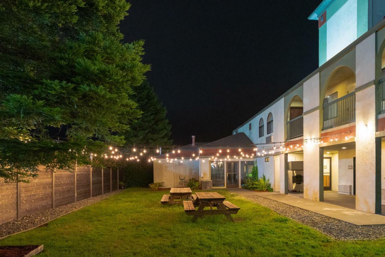The Redwood Riverwalk, A Boutique Hotel Fortuna Exterior photo