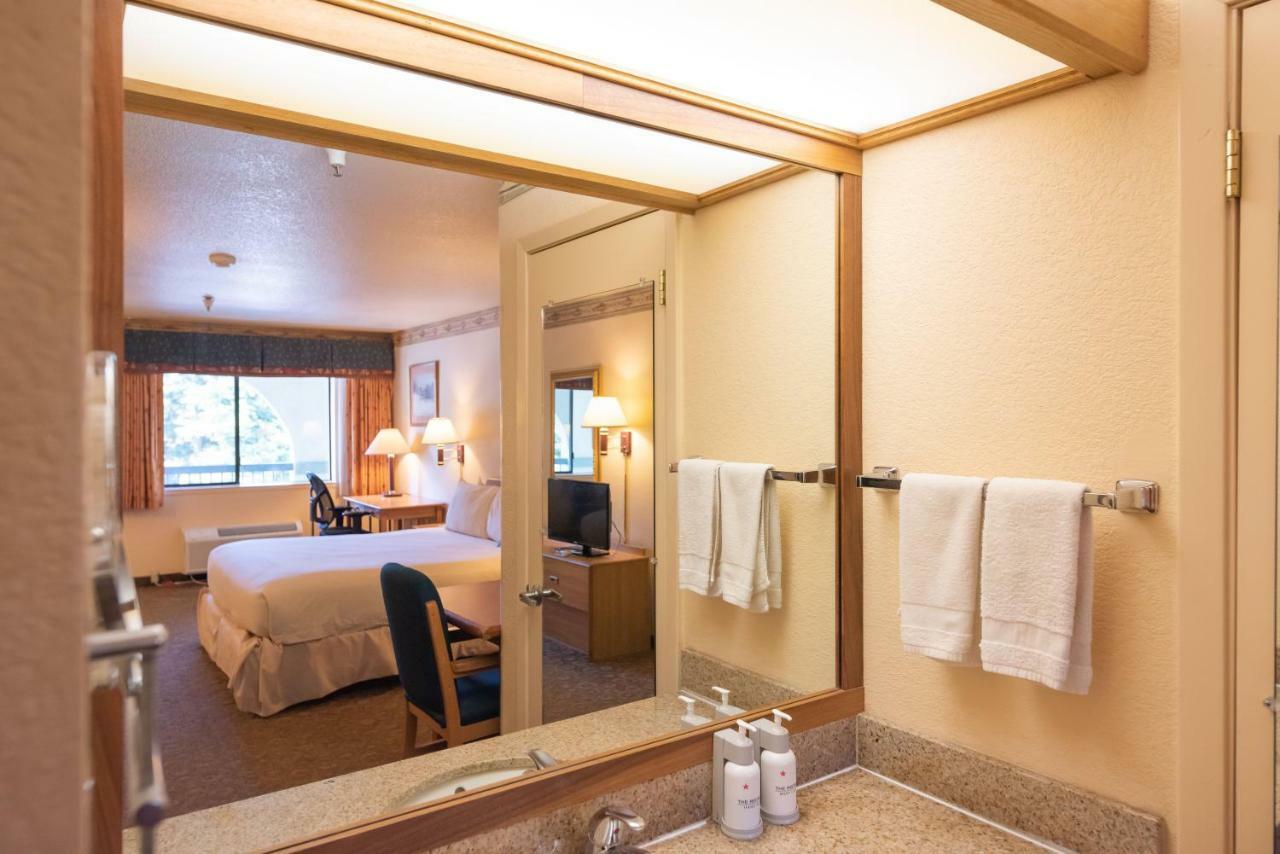 The Redwood Riverwalk, A Boutique Hotel Fortuna Exterior photo